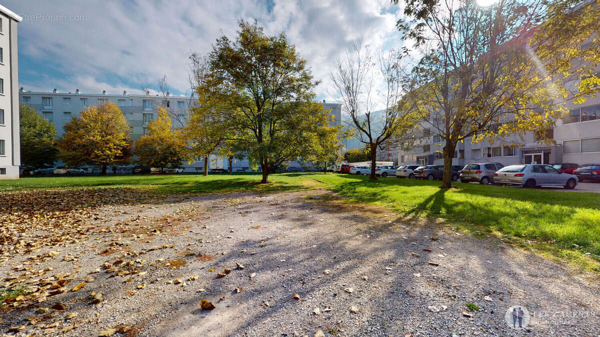 Appartement à SAINT-MARTIN-D'HERES