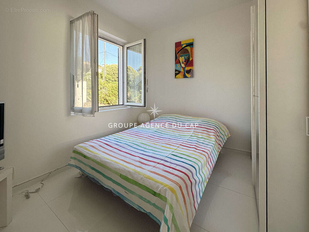 À vendre villa 4 pièces avec vue mer et studio indépendant, 15min a pied du centre ville de saint aygulf - photo 13