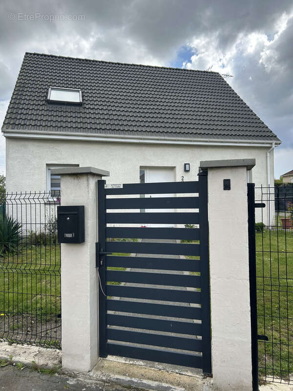 Maison à OSTRICOURT