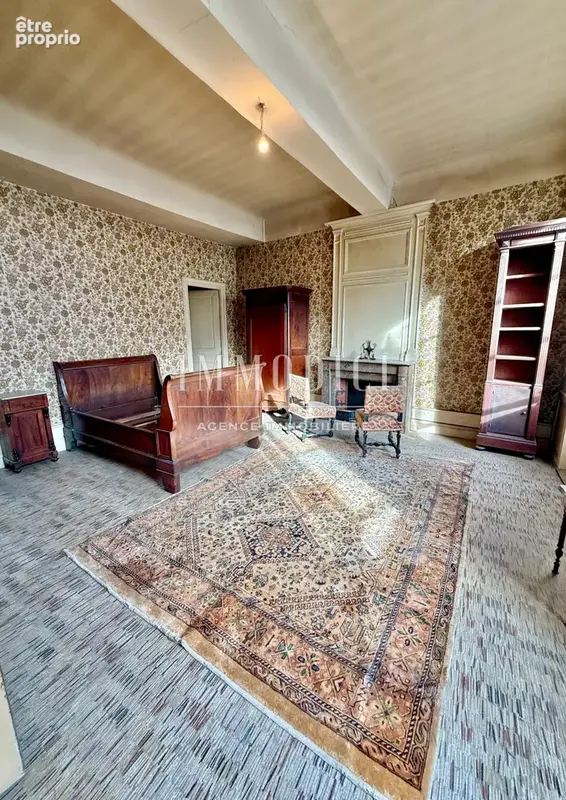 Demeure de caractère du XVIIᵉ siècle de 340 m2 avec cour et beau potentiel - photo 15