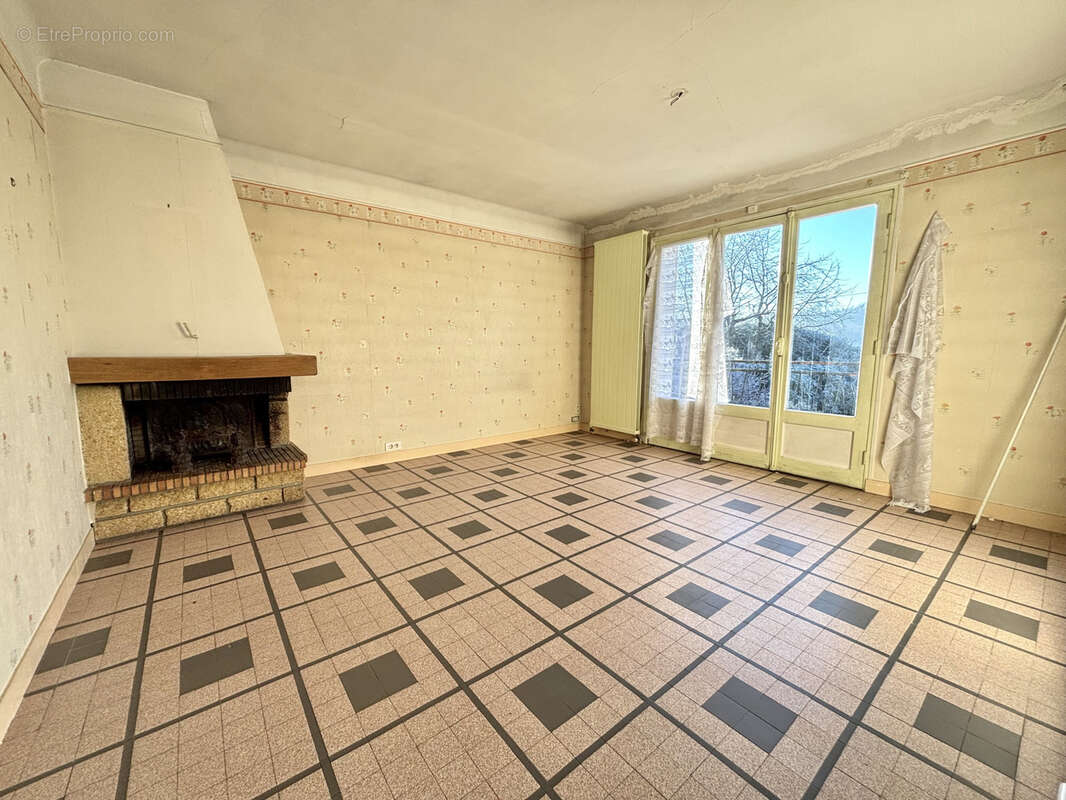 Maison à CRECY-LA-CHAPELLE