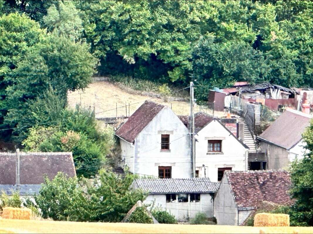 Maison à AVON-LES-ROCHES