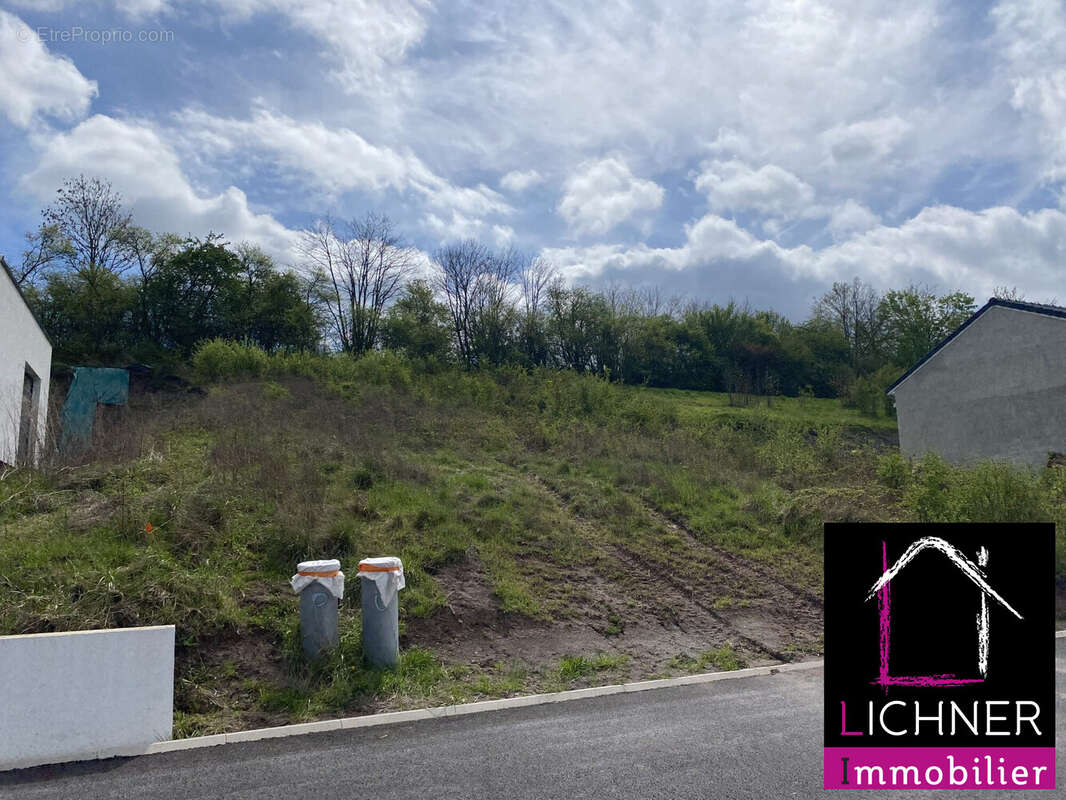 Terrain 884 m² à Lachambre  - photo 2