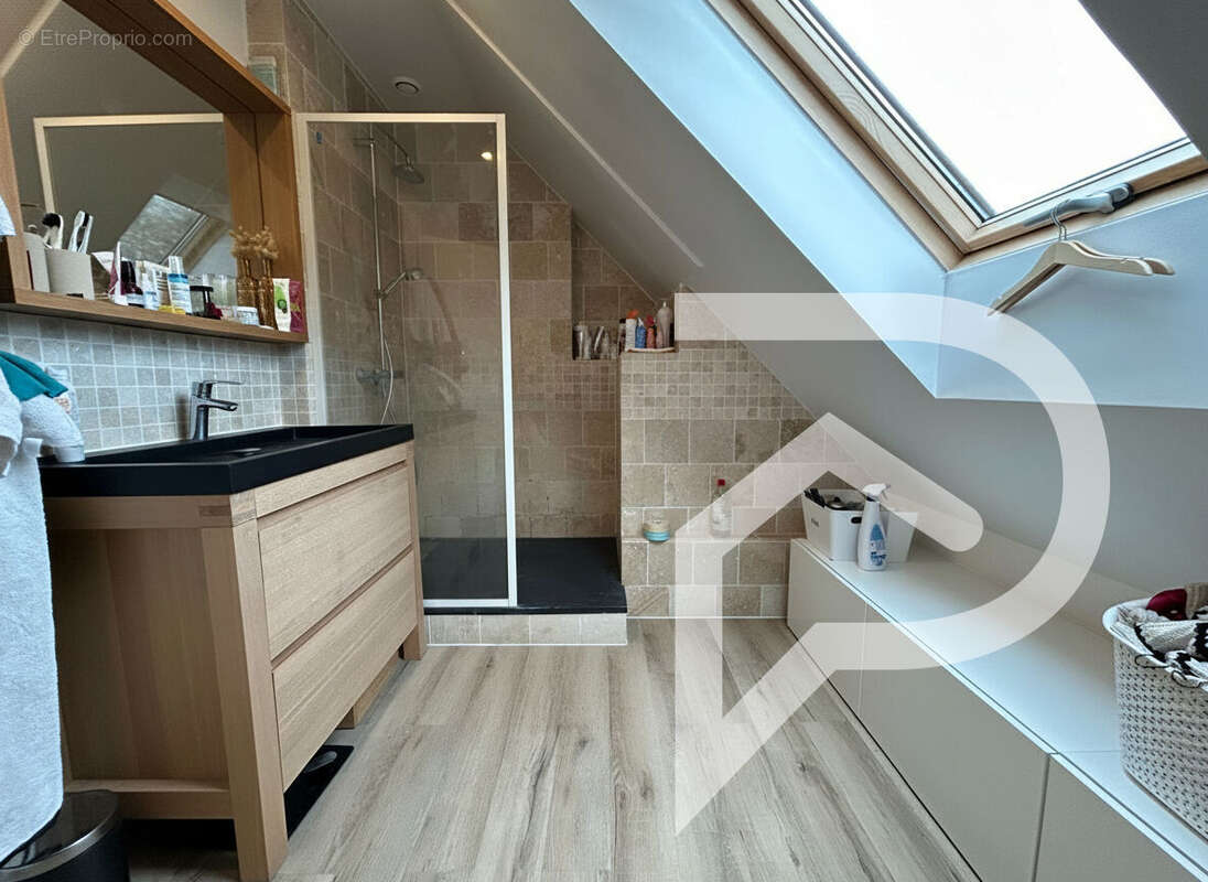 Maison à MOGNEVILLE