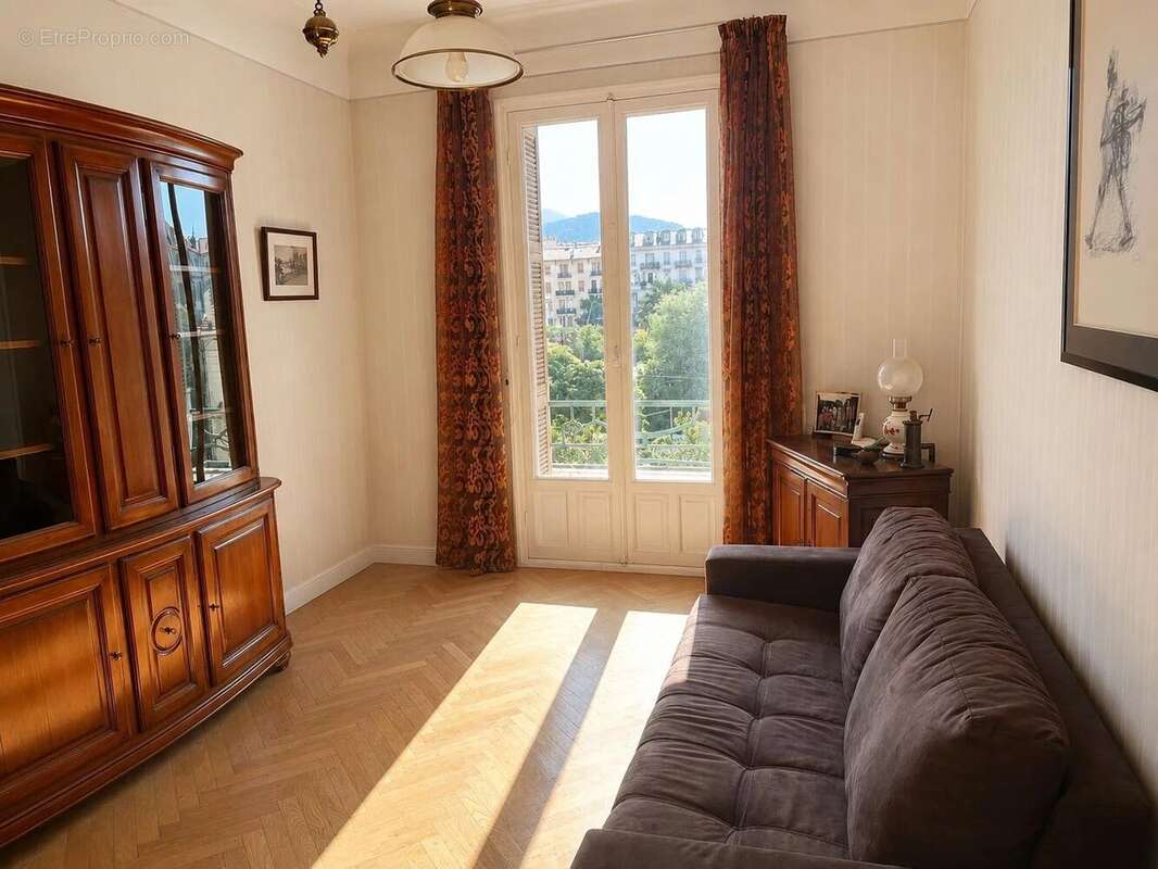 Liberation a 100m de la place - f3 78m² balcons - photo 12