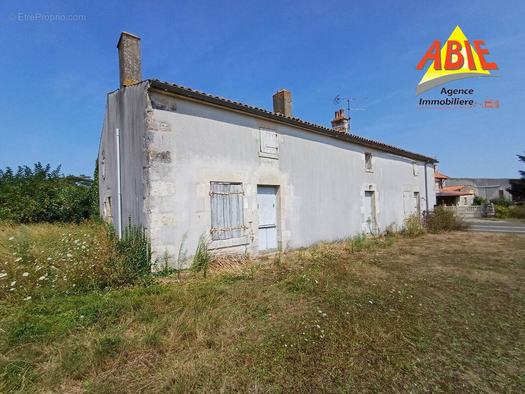 Photo 1 - Maison à SAINT-MARTIN-DE-FRAIGNEAU