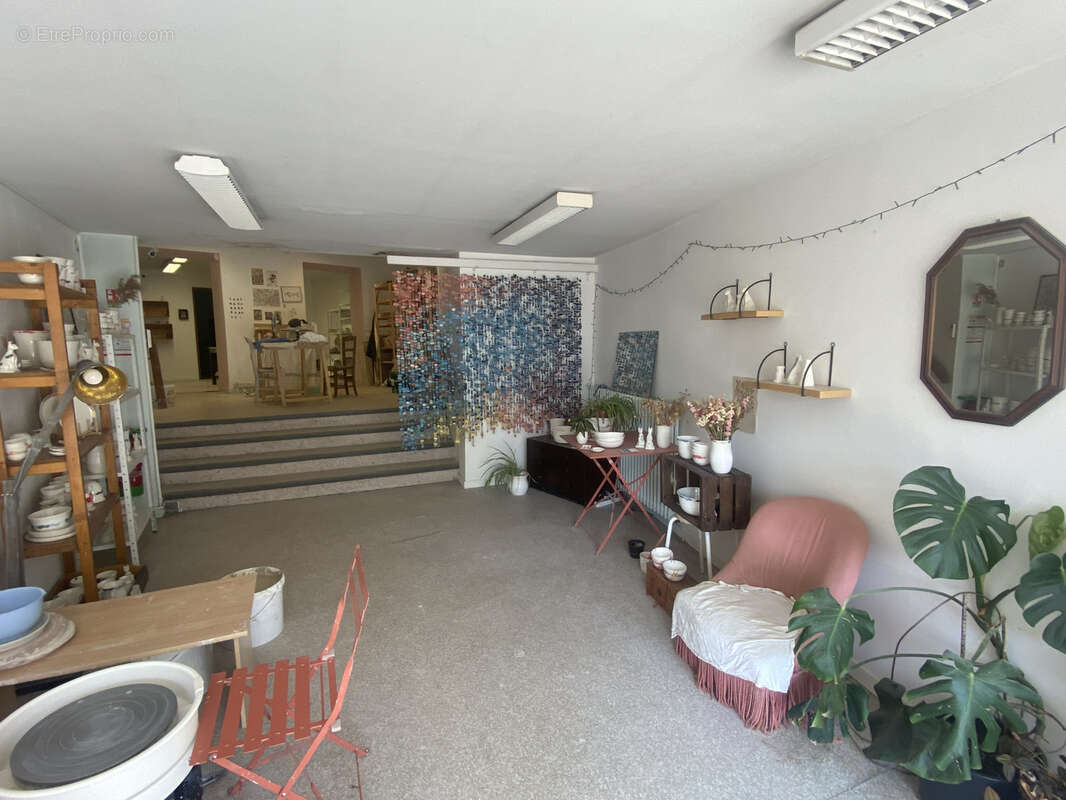 Immeuble de ville avec partie commerciale et partie habitation avec terrasse - photo 18