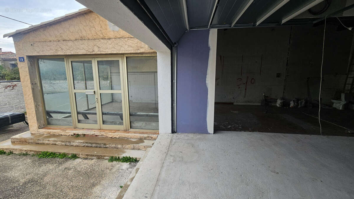 Commerce à CHATEAUNEUF-LES-MARTIGUES