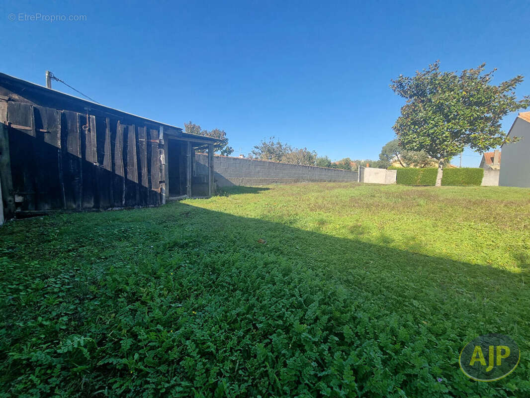 Terrain à SAINT-PHILBERT-DE-GRAND-LIEU