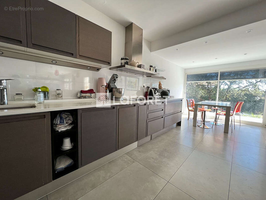 Maison Castelnau Le Lez 7 pièce(s) 228 m2 - photo 3