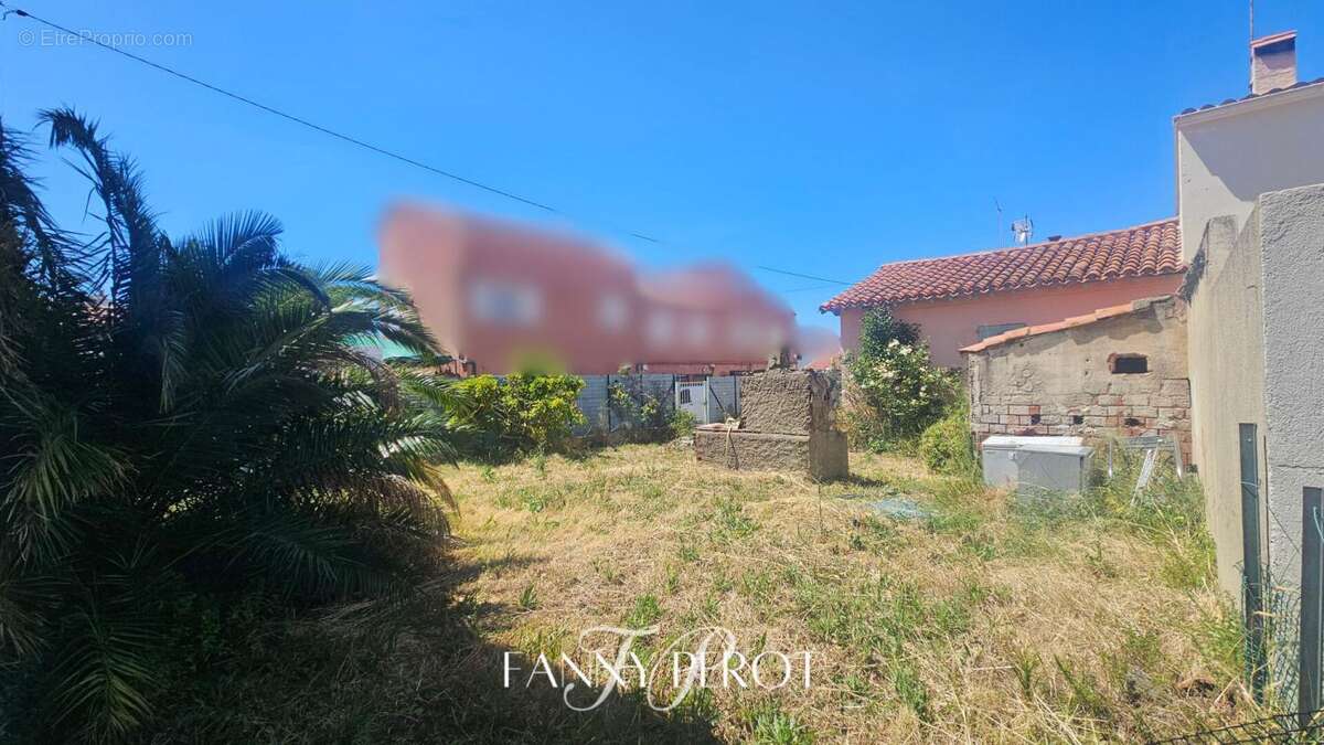 Saint-Cyprien - Maison à rénover sur beau terrain avec de multiples possibilités - photo 5