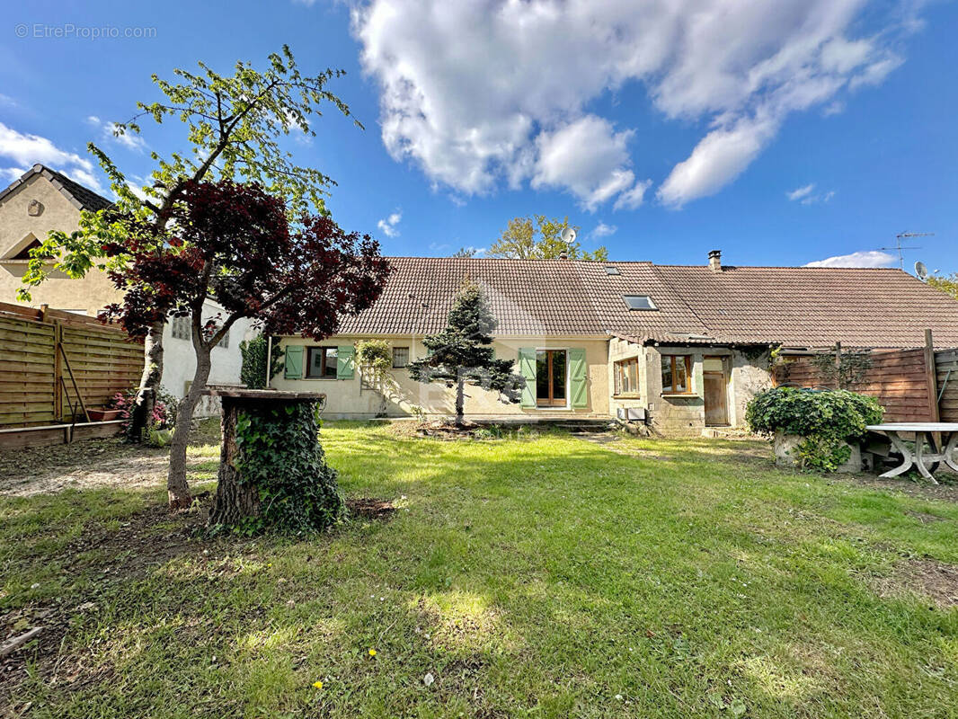 Maison à SAINT-PIERRE-LES-NEMOURS