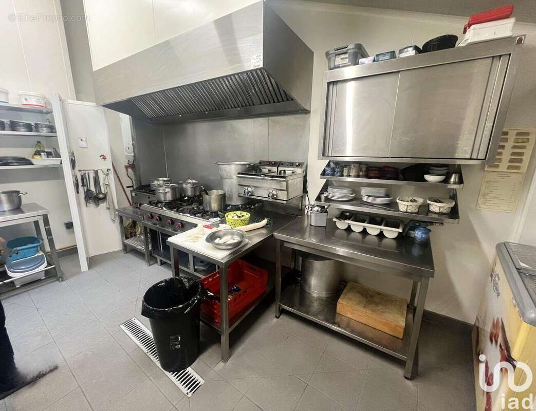 Photo 2 - Commerce à PARTHENAY