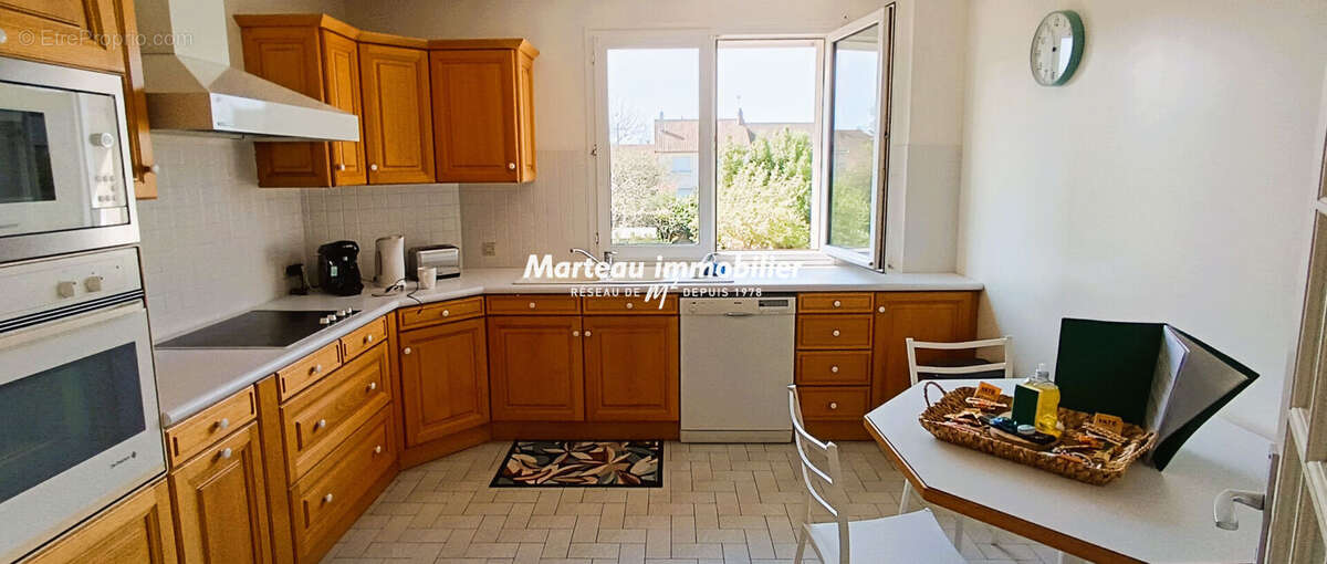 LE MANS PREMARTINE Maison 6 pièces d'environ 155m². - photo 3