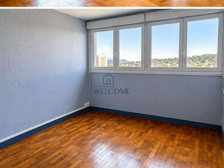 Appartement à BAGNOLS-SUR-CEZE