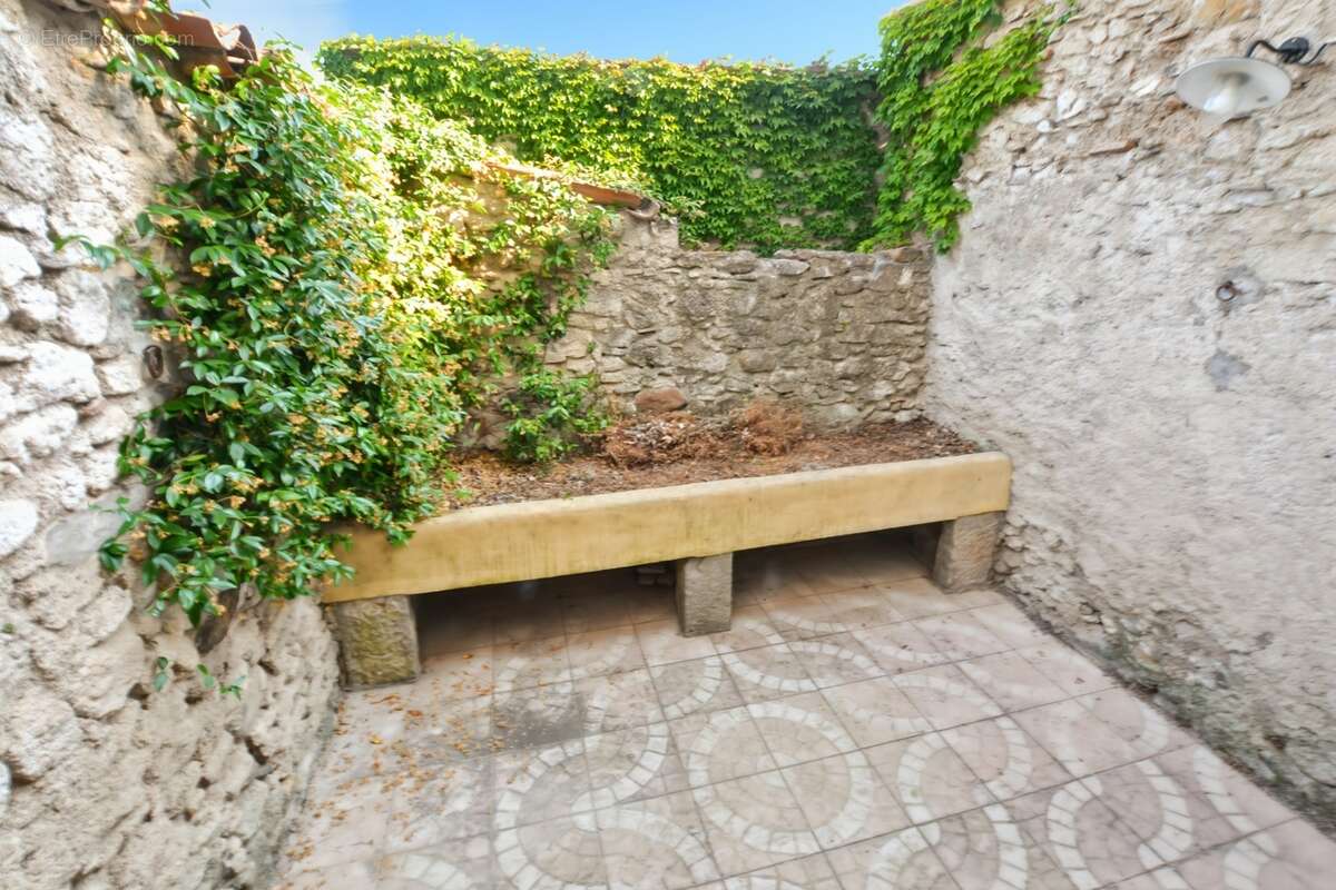 Saint-Chinian – Maison de village de 95 m², 4 chambres et cour sans vis-à-vis - photo 3