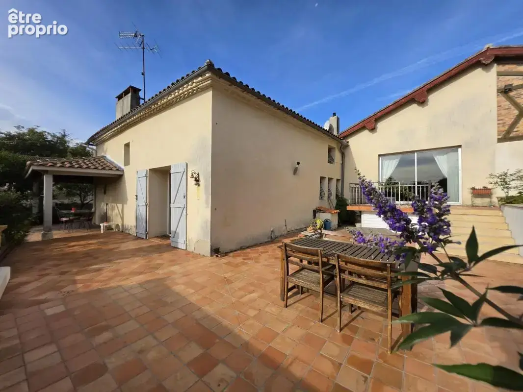 Maison en pierre de caractère à Lamothe-Landerron 214 m², piscine et fort potentiel professionnel - photo 18