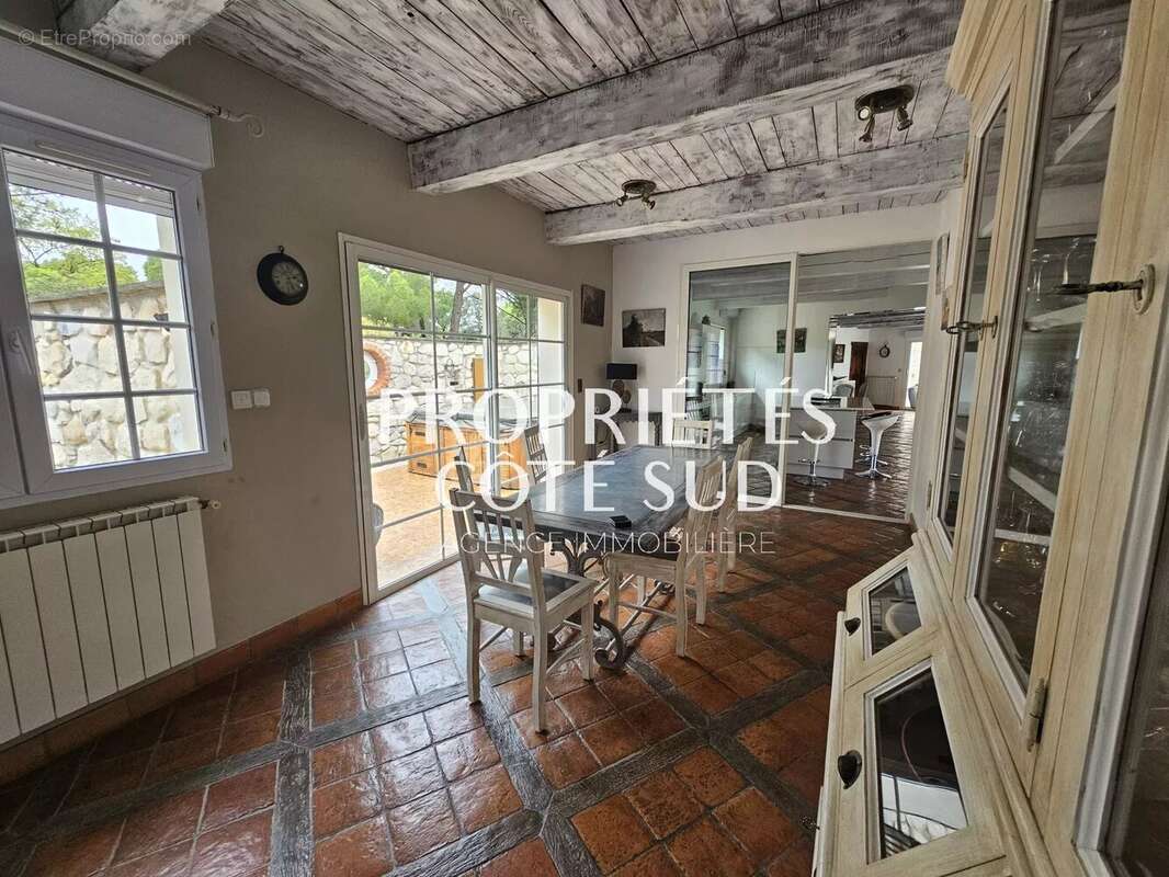 Maison à SAINT-LAURENT-DES-ARBRES