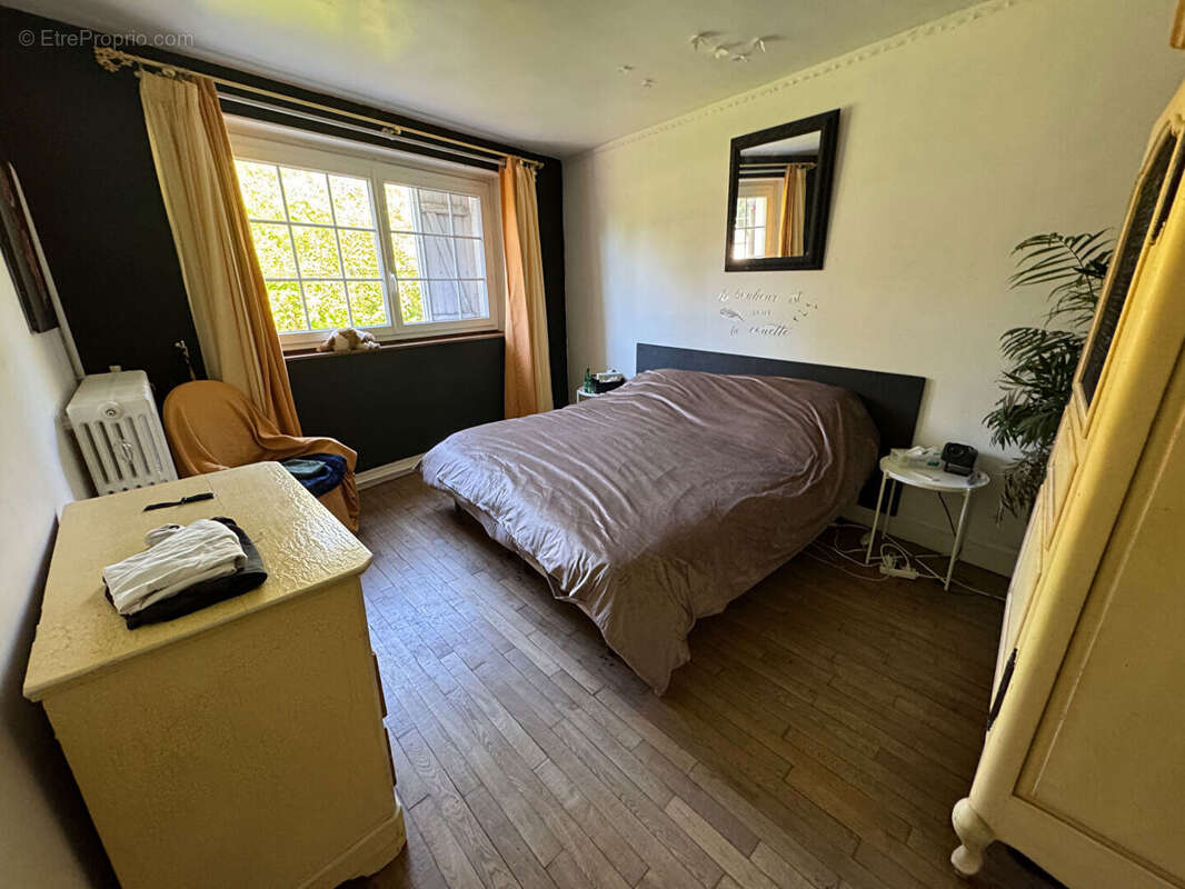 Charmante  maison ancienne ,bel environnement et petite dépendance 5' MONTFORT L AMAURY  5 pièces 130 m2 - photo 8