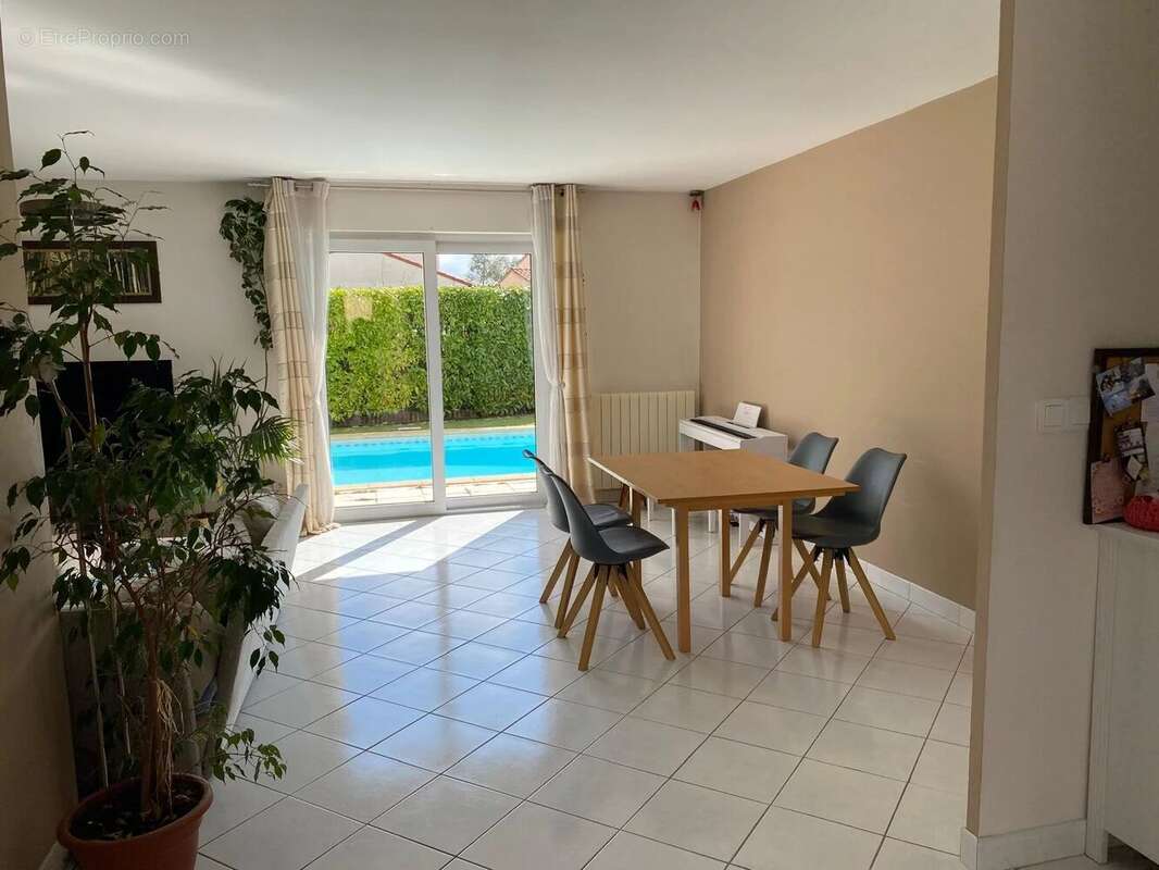 Maison à LA SALVETAT-SAINT-GILLES