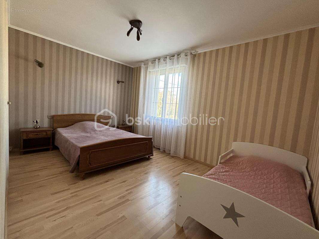 Treize-Septiers – Maison familiale avec beaux volumes et jardin exposé Sud/Ouest - photo 8