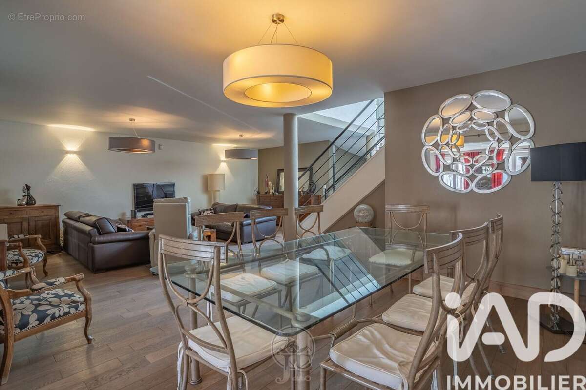 Maison 238 m² à Sainte-Ruffine  - photo 3