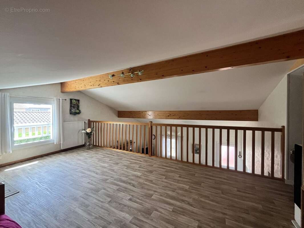 Maison 113 m² à Saint-Etienne-Des-Oullieres  - photo 8
