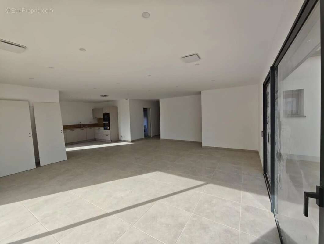Maison neuve plain pied type 4 avec garage et piscine - photo 4