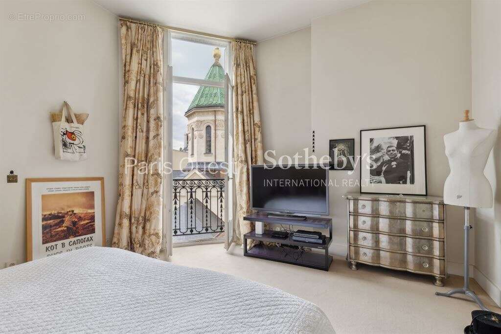 Appartement à PARIS-8E