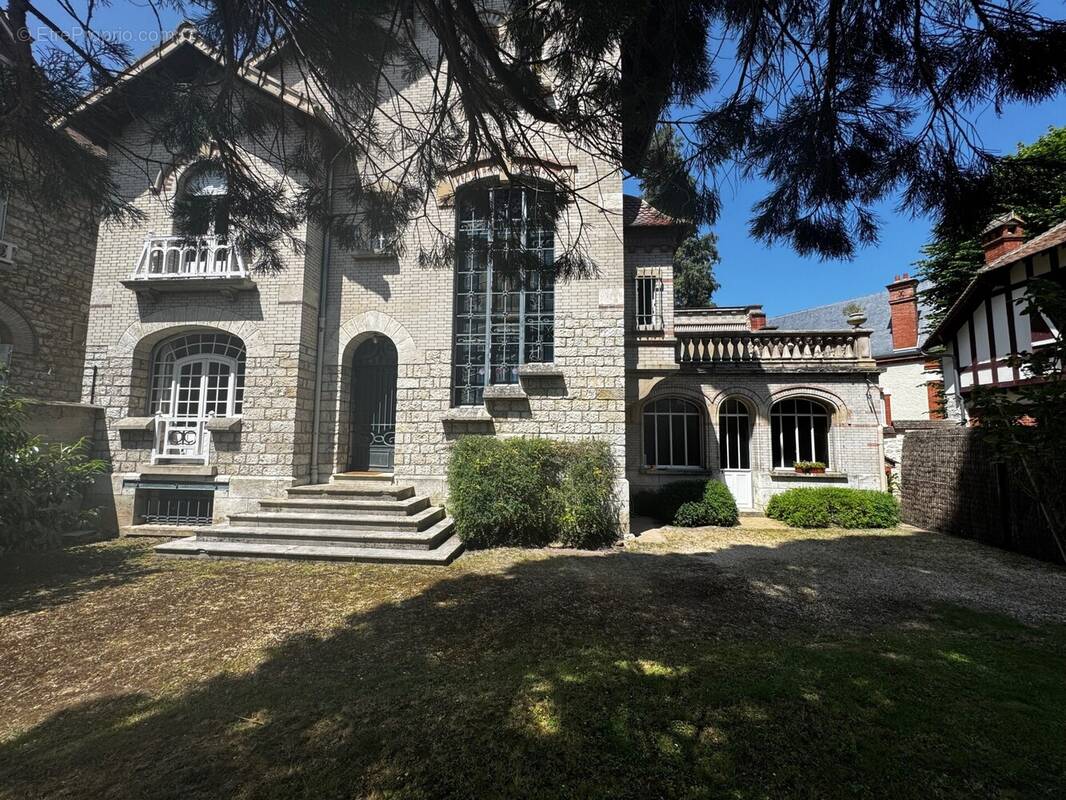 Maison à FONTAINEBLEAU