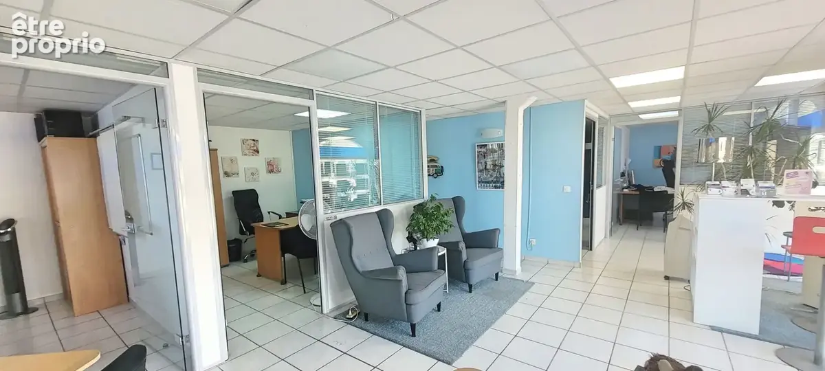 Local commercial Le Coudray-Montceaux 97,60 m2 - photo 5