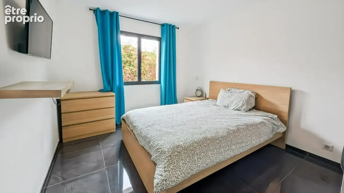 Grande maison de plain-pied avec garage et piscine - photo 11