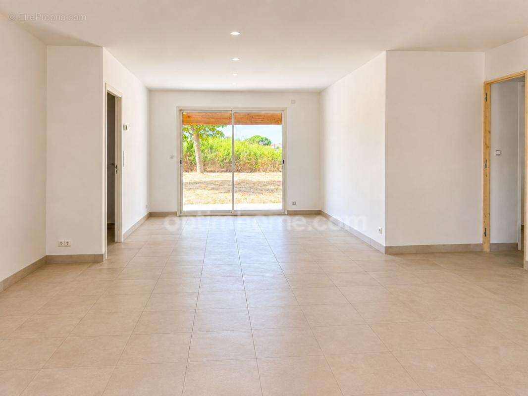 Maison 5 pièces terrain 1126 m² - photo 5