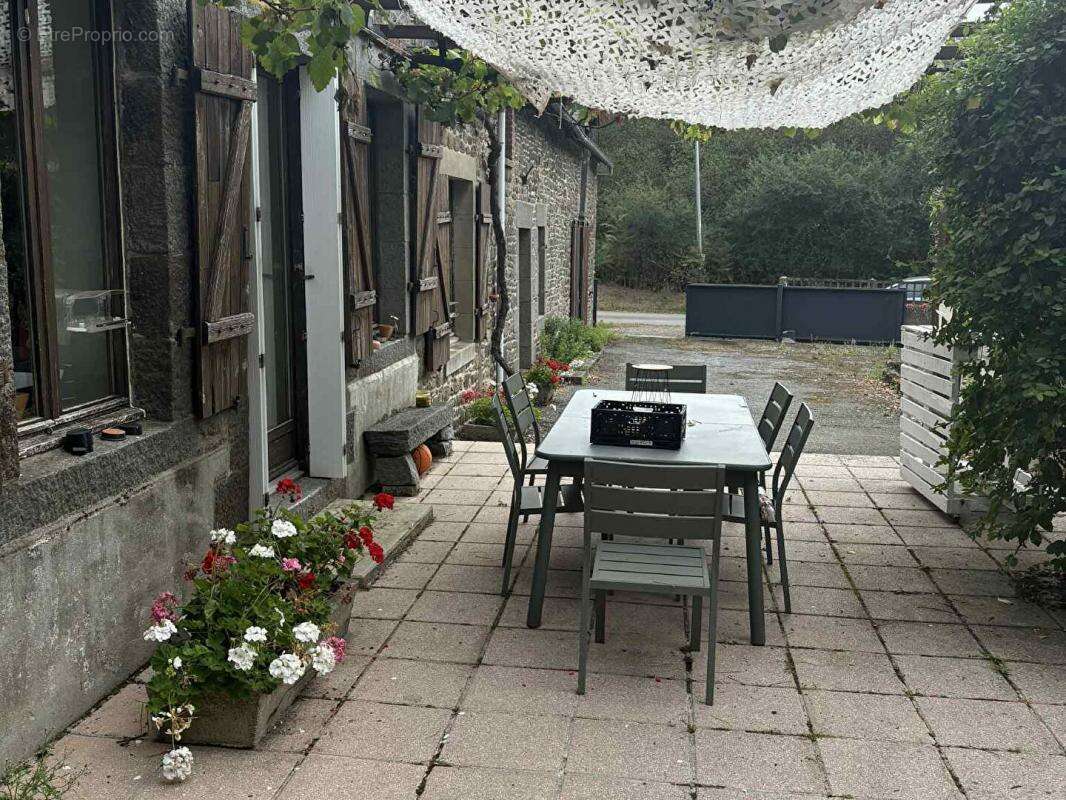 Maison à COMBOURG