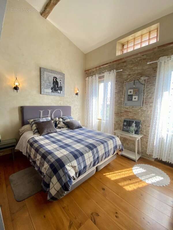 Villefranche, bâtisse de caractère avec chambres d'hôtes, dépendances, jardin et piscine - photo 13