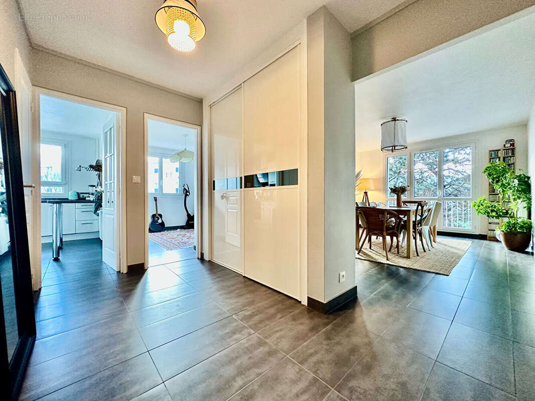 Appartement à FONTENAY-LE-FLEURY