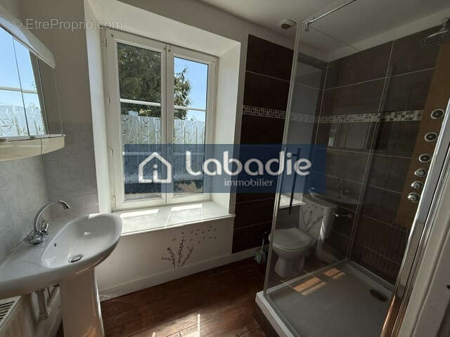 A 5mn de Saint-Sever, maison en pierres d'une surface habitable de 101m2, terrain de 1358m2. - photo 7