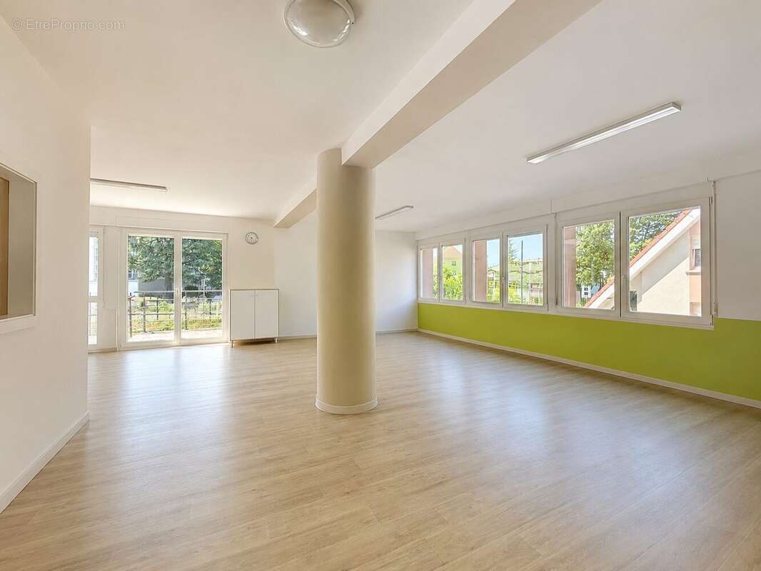 Commerce 325 m² à Grand-Charmont  - photo 8