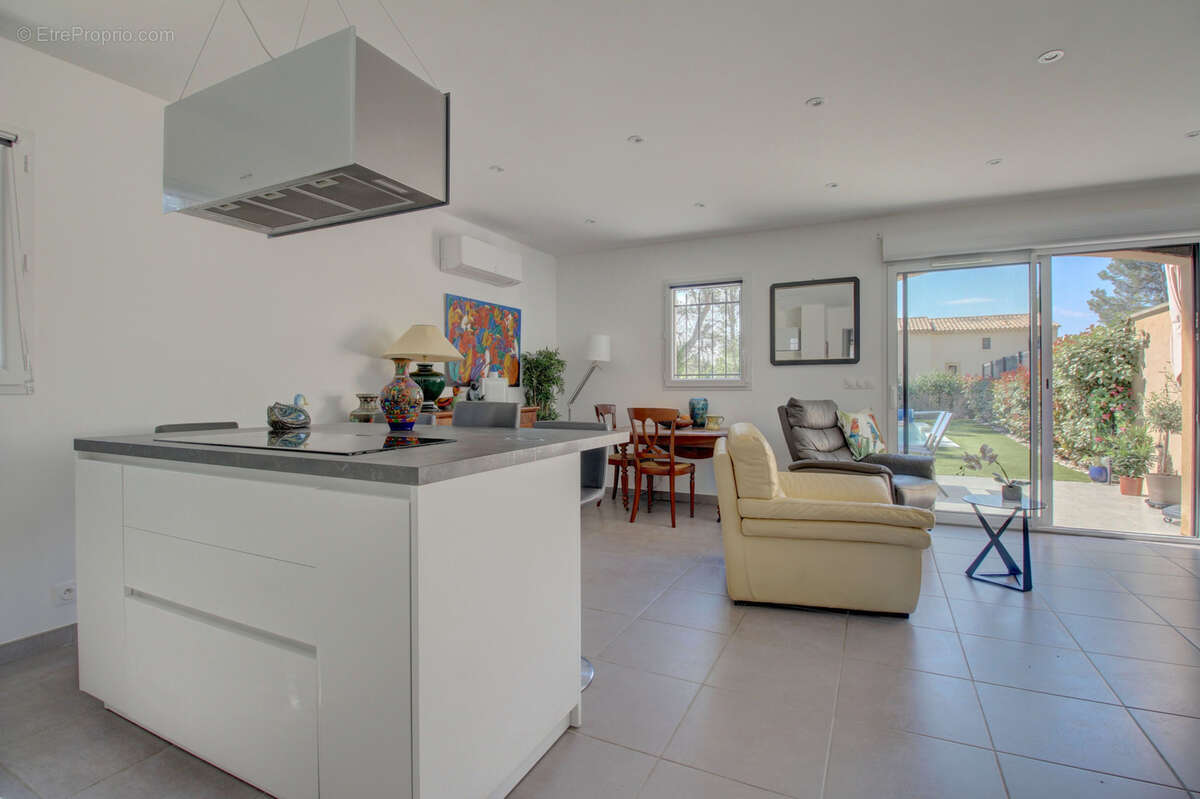 Maison à VILLELAURE