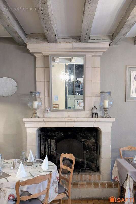 Photo 2 - Commerce à CHINON