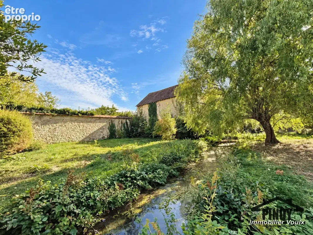 Au cœur de Voulx, un écrin clos de murs au beau potentiel de construction - photo 2