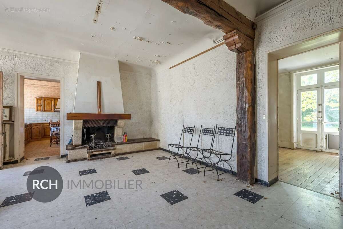 Maison à LA QUEUE-LES-YVELINES