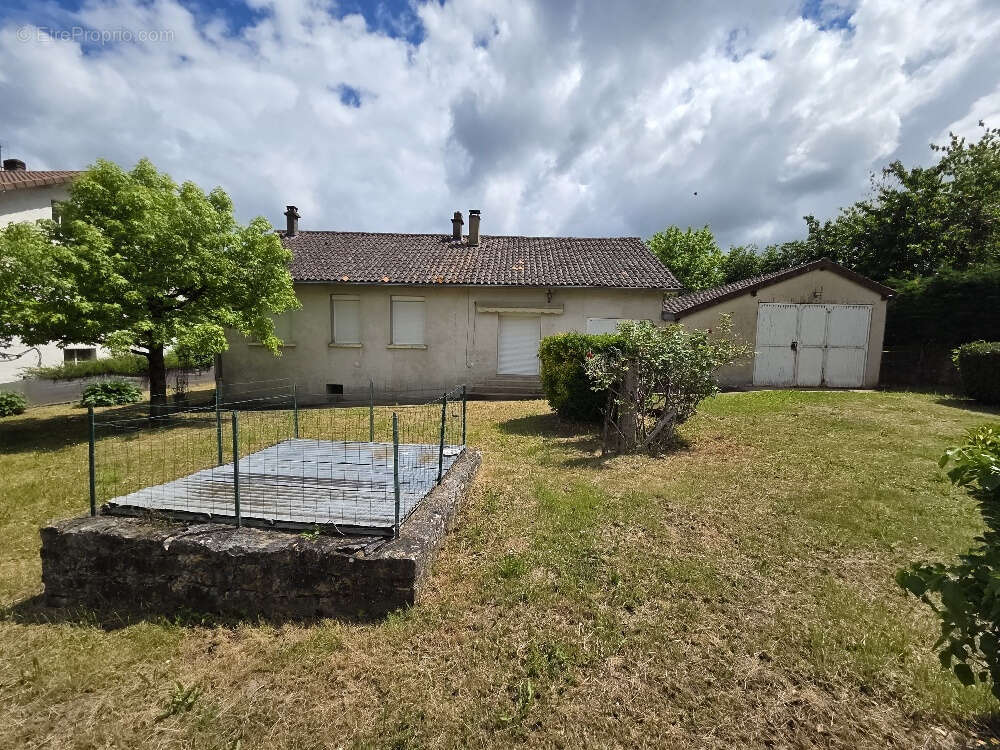 Maison à HAUTEFORT