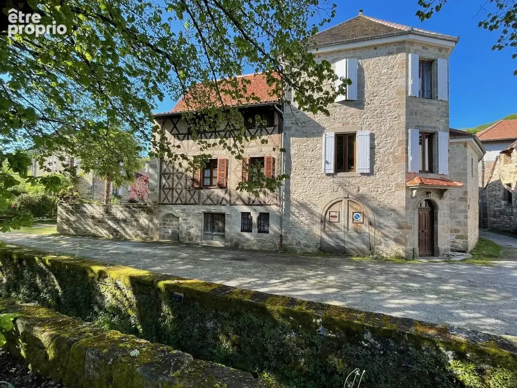 Ilôt rénové dans village médiéval - photo 4
