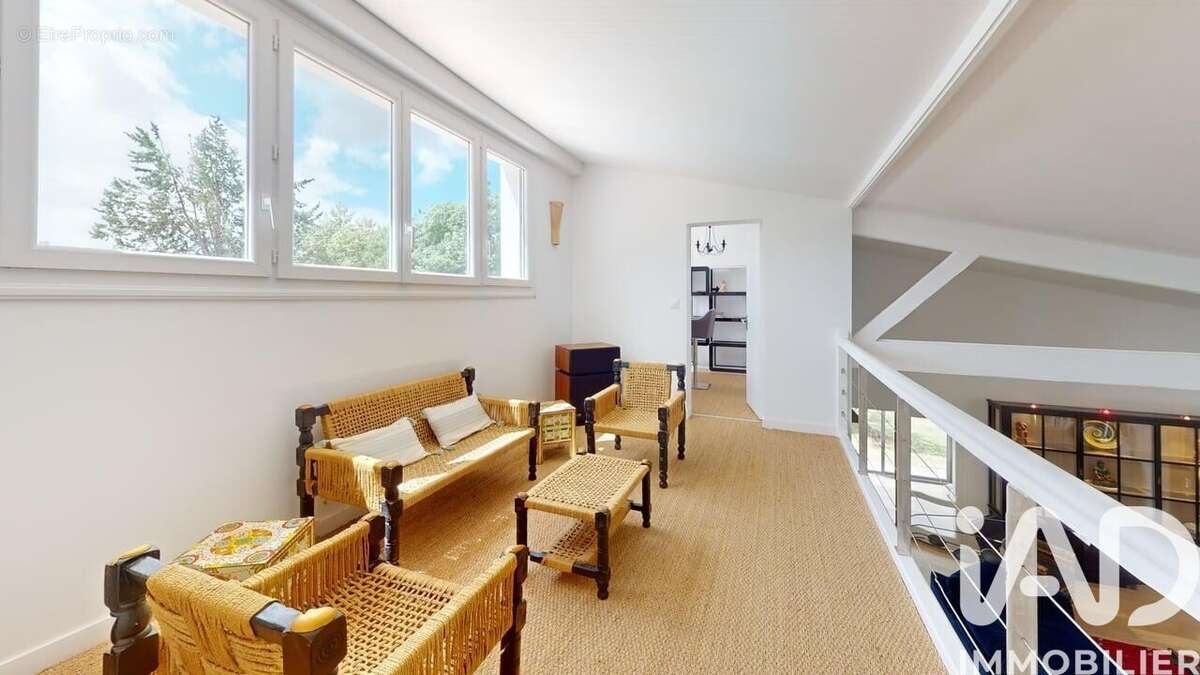 Maison 235 m² à Sainte-Soulle  - photo 9