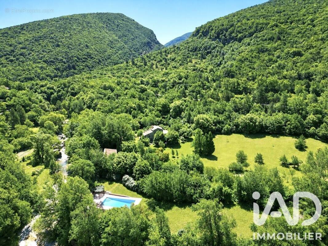 Photo 1 - Maison à ROCHE-SAINT-SECRET-BECONNE