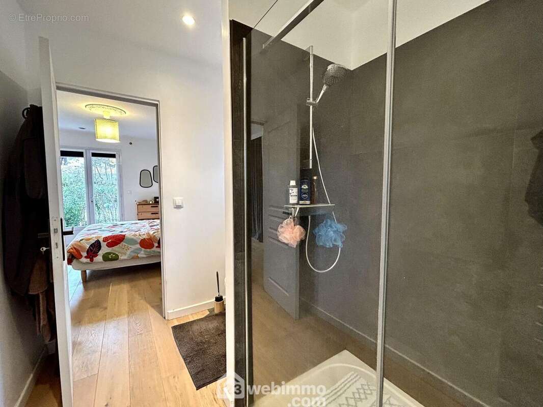 Suite parentale de 25 m2 avec parquet - Maison à LUCCIANA