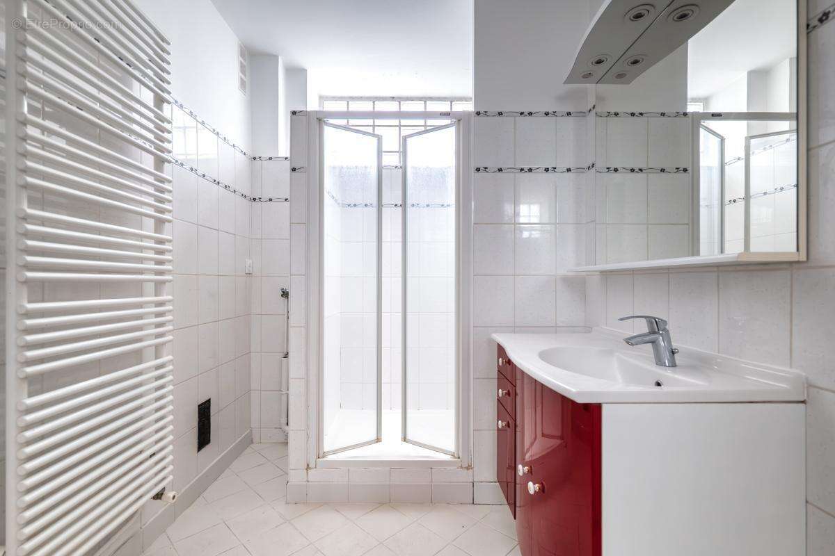Appartement à PARIS-14E
