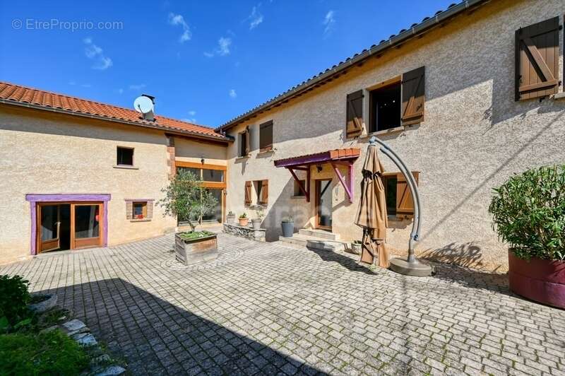 Maison à VIRIGNEUX