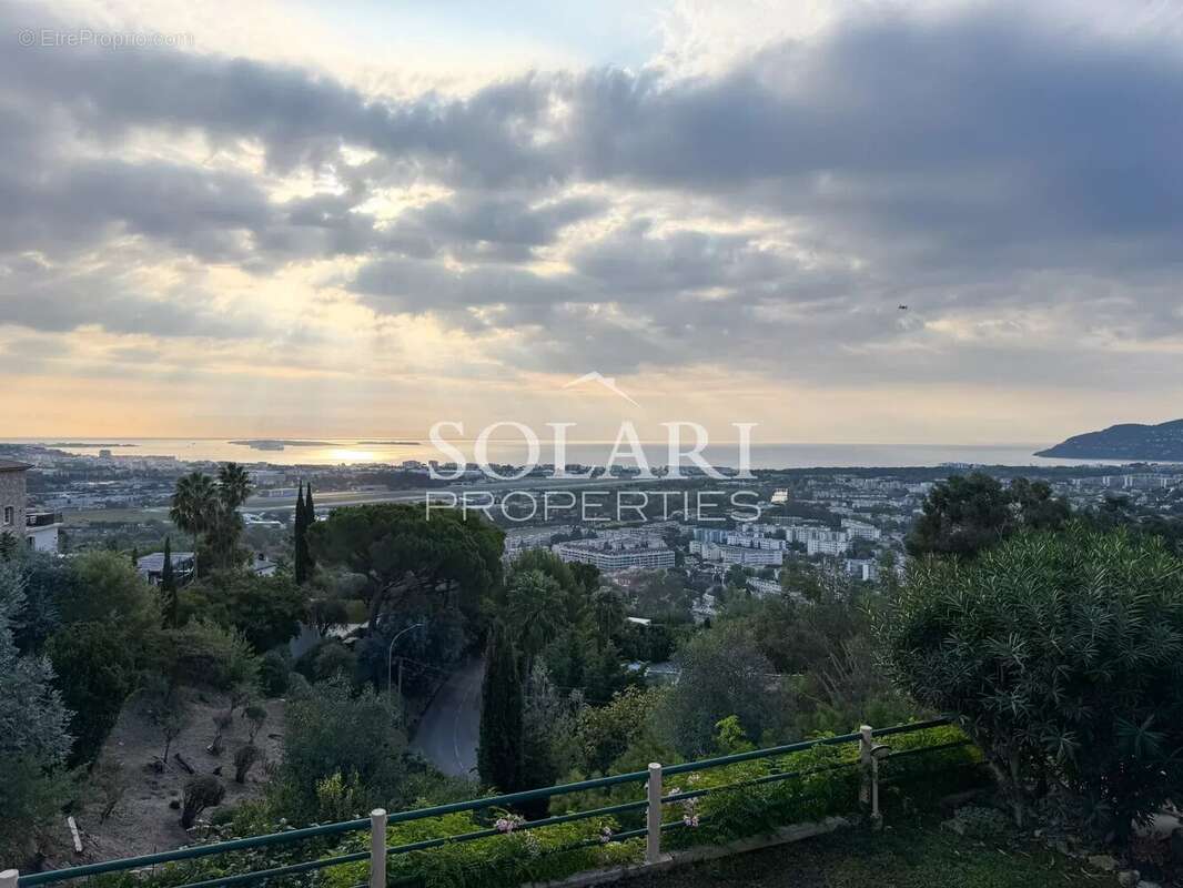 Maison à MANDELIEU-LA-NAPOULE